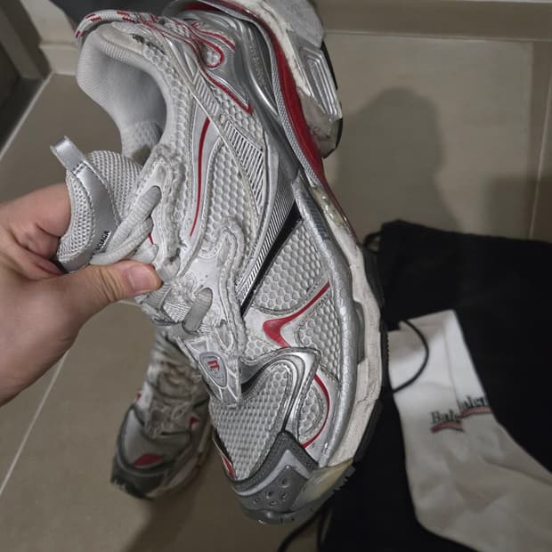 발렌시아가 스니커즈