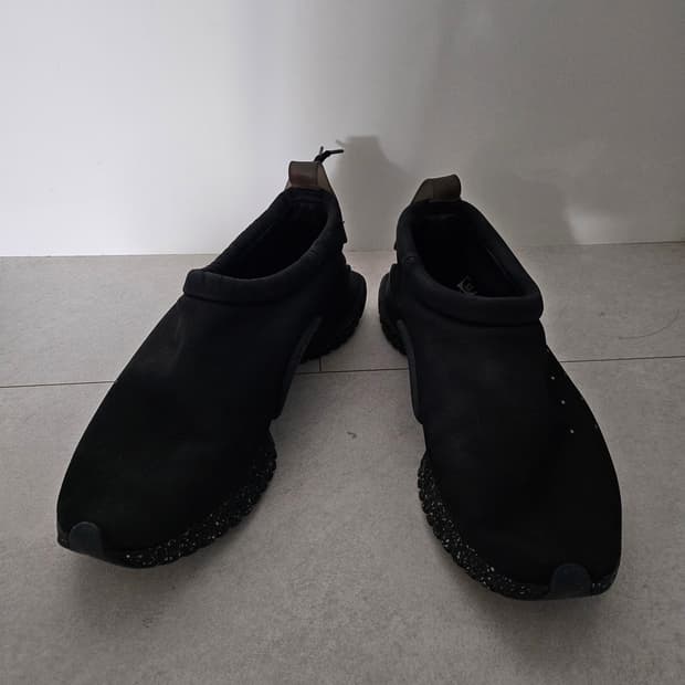 언더커버 x 나이키 목 플로우