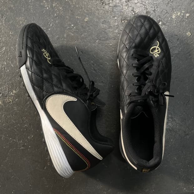 275 나이키 티엠포 R10 호나우지뉴 축구화