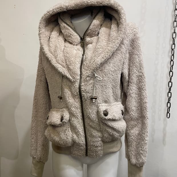 음각 버튼 베이지 플리스 집업 y2k 모리