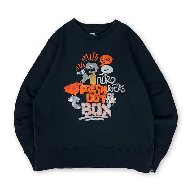 나이키 그래픽 맨투맨