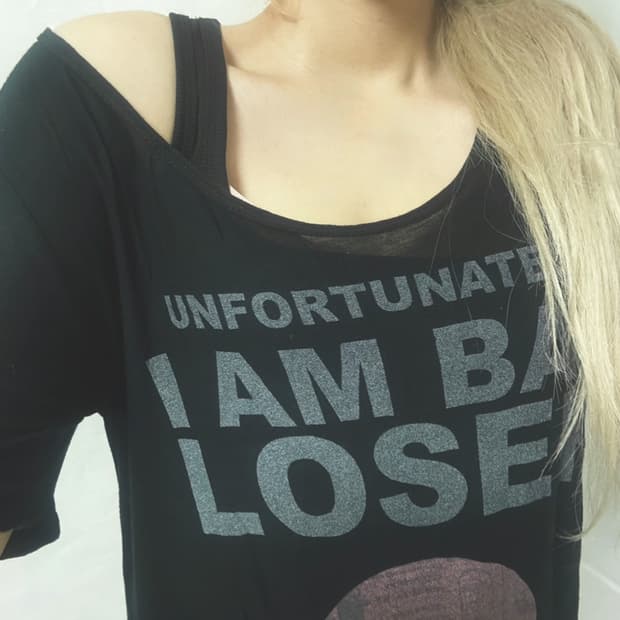I am bad loser 루즈 발팔 티셔츠 (블랙)