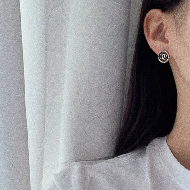 샤넬 블랙 버튼 빈티지 업사이클링 귀걸이