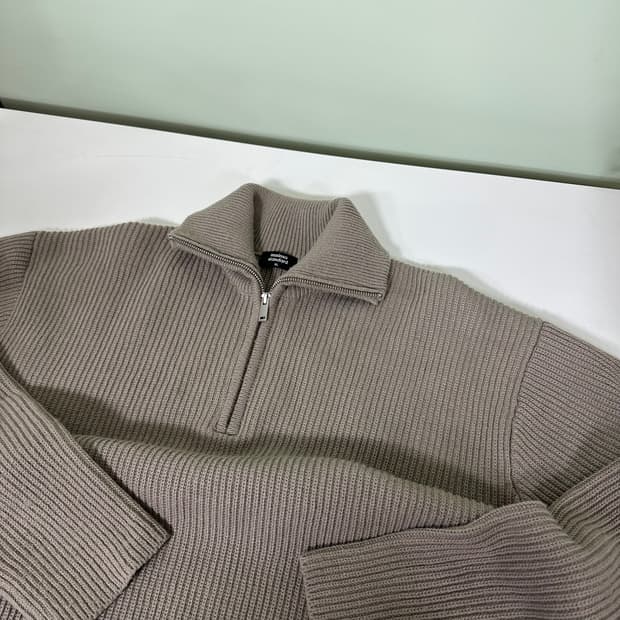 L 커스텀어클락 브라운 반집업니트