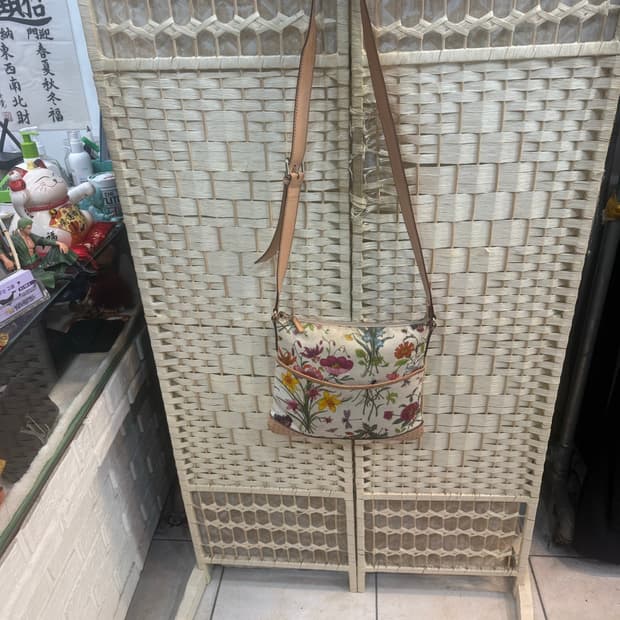 정품 구찌 플로라 페프레이티드 캔버스 크로스백 팝니다