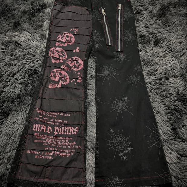 Mad Punks 거미줄 프린팅 스컬 패치 부츠컷 팬츠