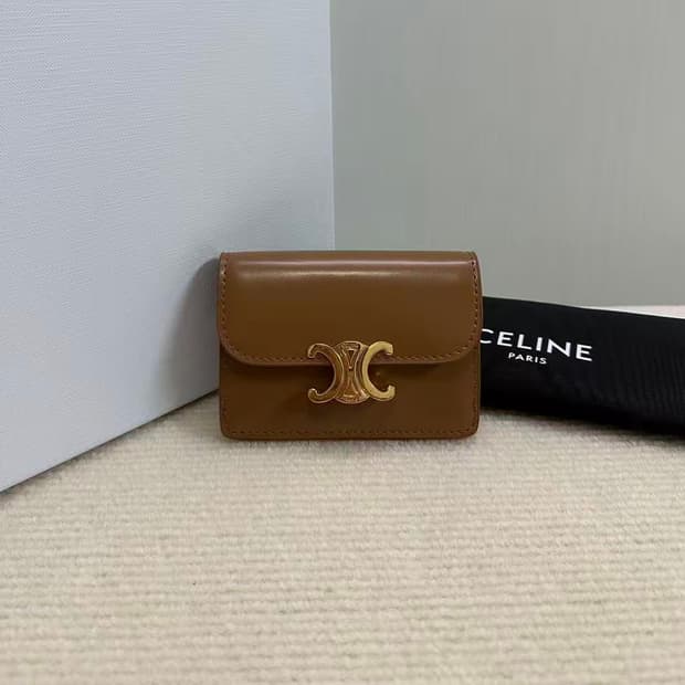 셀린느 샤이니 카프스킨 플랩 카드 홀더 10l583DPV