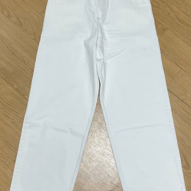 cos 코스 릴렉스드핏 와이드레그진 화이트 31