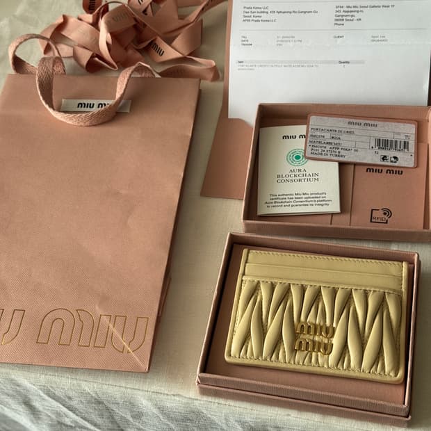 미우미우 마테라쎄 카드지갑(새제품)