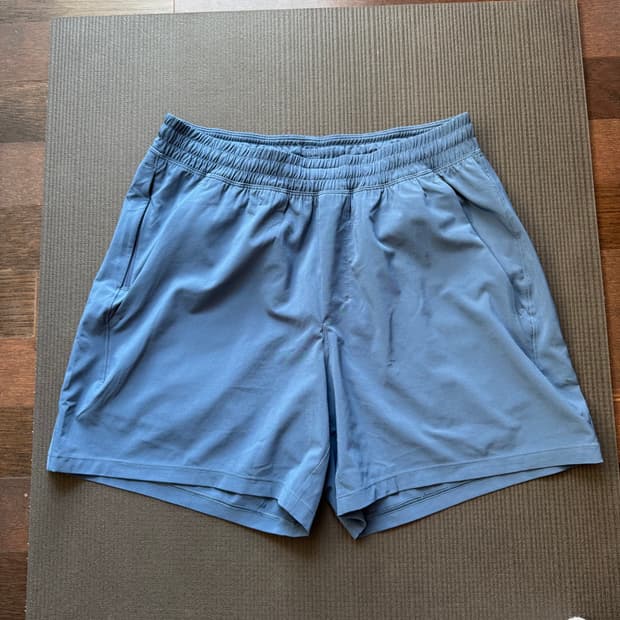 룰루레몬 페이스 브레이커 라이너리스 남성 반바지 5인치 m 사이즈 판매합