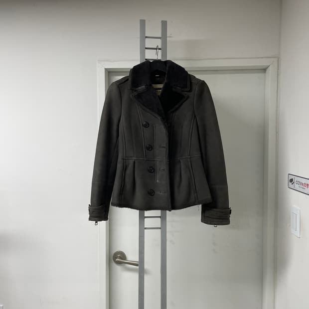 버버리 무스탕 34(W)