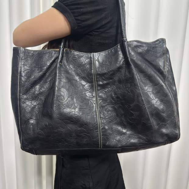 oriental leather shoulderbag
