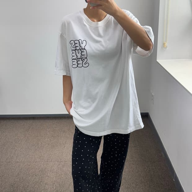 Yeseyesee 예스아이씨 백 빅로고 화이트 반팔  