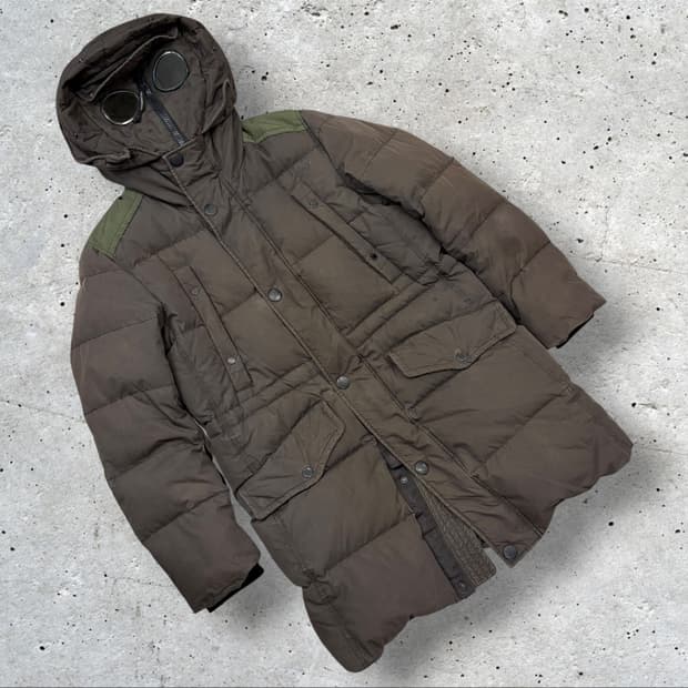 [100] 13FW CP컴퍼니 고글 다운 패딩 점퍼 브라운 카키 D535