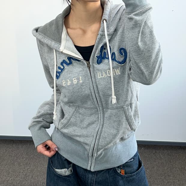 Who.A.U 후아유 블루 레터링 그레이 후드집업