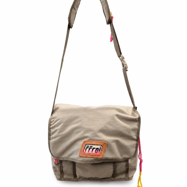 프루아 카키색 메신저백