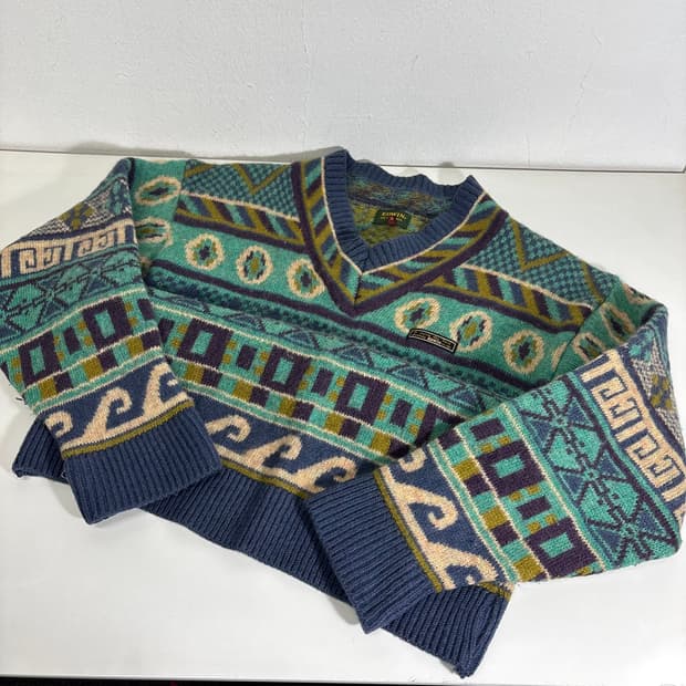M 에드윈 EDWIN 브이넥 에스닉 자카드 니트