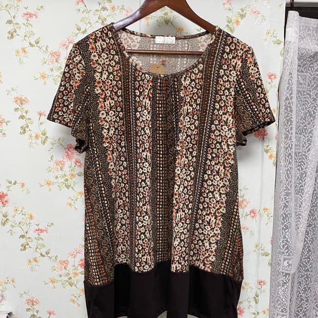 보헤미안 브라운 반팔티셔츠