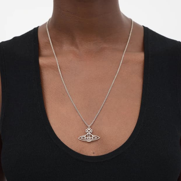 비비안웨스트우드 씬 라인 숏 플랫 오브 펜던트 네크리스 