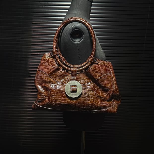 아르마니 꼴레지오니 뱀피 파이톤 pvc 에나멜 가죽 숄더백 에스닉 가방 