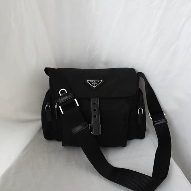 [정품 PRADA] 프라다 사이드 투포켓 나일론 크로스백 남녀공용