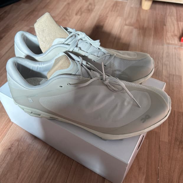 온 러닝 파프 클라우드벤쳐 피크 아이스문 (265)