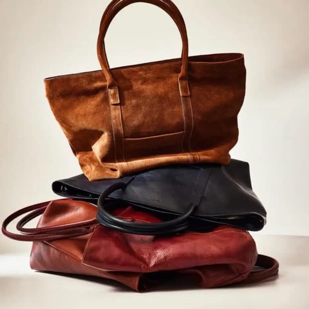 유니페어 토트백(스웨이드, 탄) 구매합니다