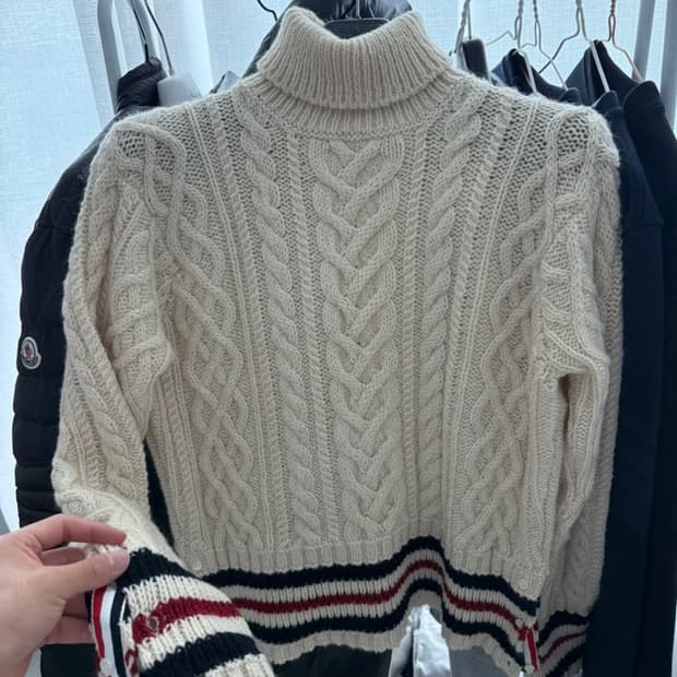 톰브라운 터틀넥 니트 3사이즈