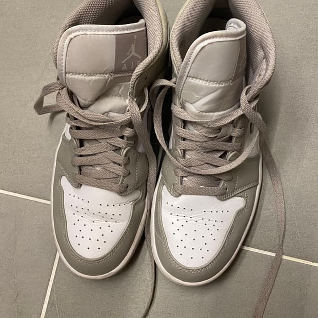 나이키 에어 조던 1 미드 컬리지 그레이 260