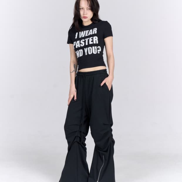 SIDE WRINKLED ZIPPER PANTS, BLACK