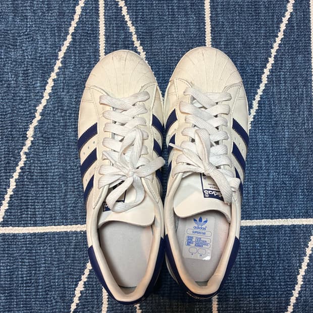 아디다스 슈퍼스타82 화이트 다크블루