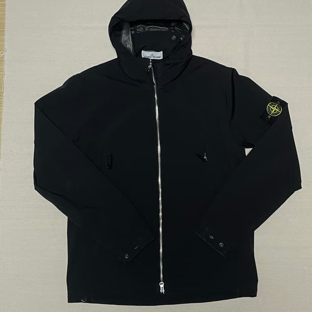 스톤아일랜드 소프트쉘 후드 자켓 [M] 