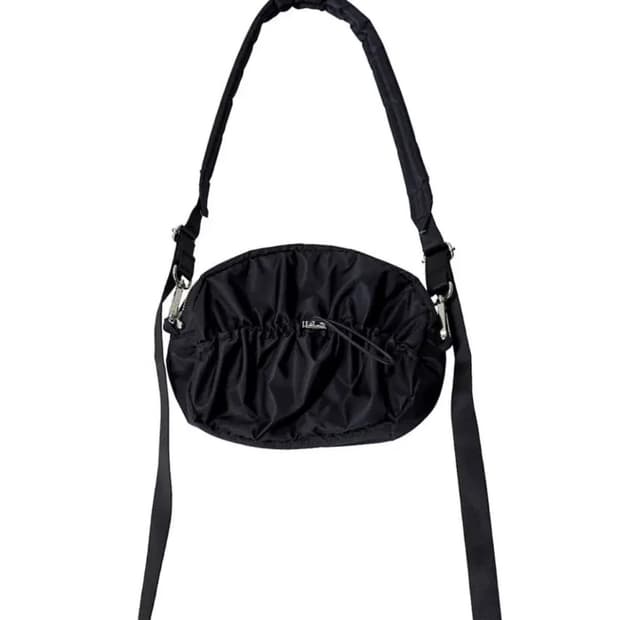 Kijun 피칸백 블랙 숄더백