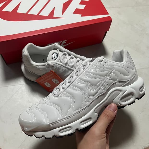 새상품(255) 나이키 에어맥스 플러스 플래티넘 화이트