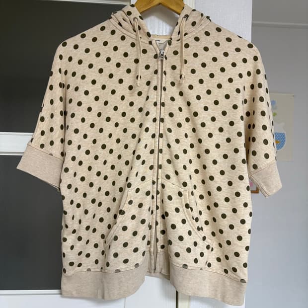 베이지 도트 반소매 후드집업