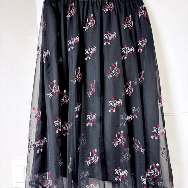 일본 모리걸 빈티지 블랙 꽃 패턴 자수 치마 미디 샤 스커트 에스닉