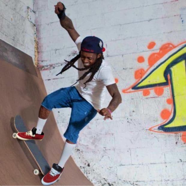 반스하프캡 레드 스케이트보드화