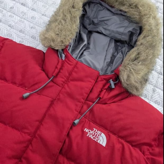 노스페이스 여성 550 패딩 M사이즈