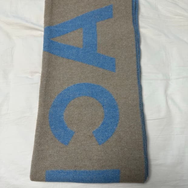 아크네스튜디오 목도리 팝니다