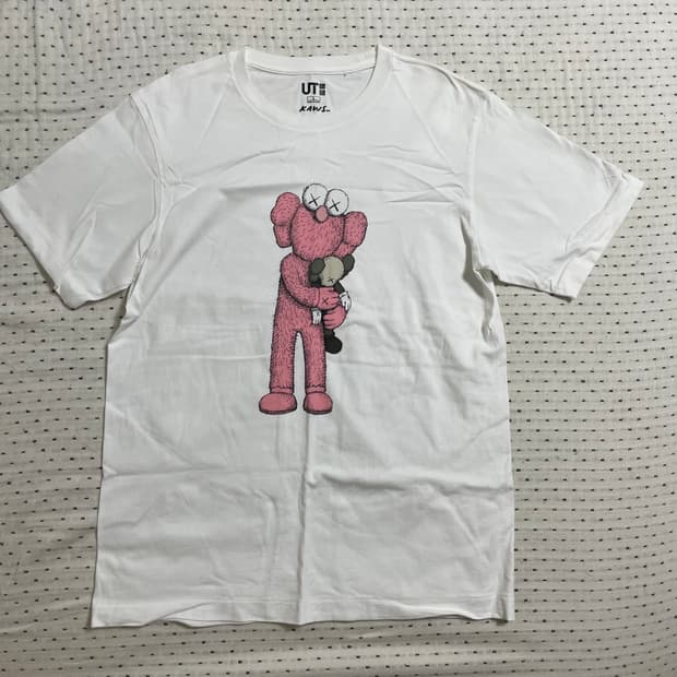 유니클로 KAWS 콜라보 반팔티