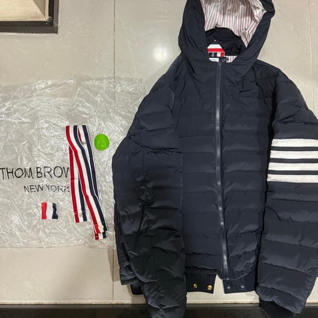 [당일출고,4사이즈] 톰브라운 사선완장 트윌 다운 패딩