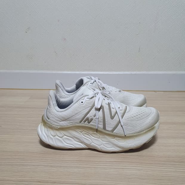 뉴발란스 프레쉬 폼 모어 v4 운동화 250