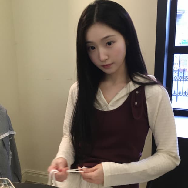 데이빈 펀칭 자가드 후드 + 홀터 나시 탑