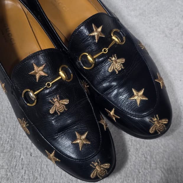 구찌 홀스래빗 조르단 꿀벌 자수 레더 로퍼 38