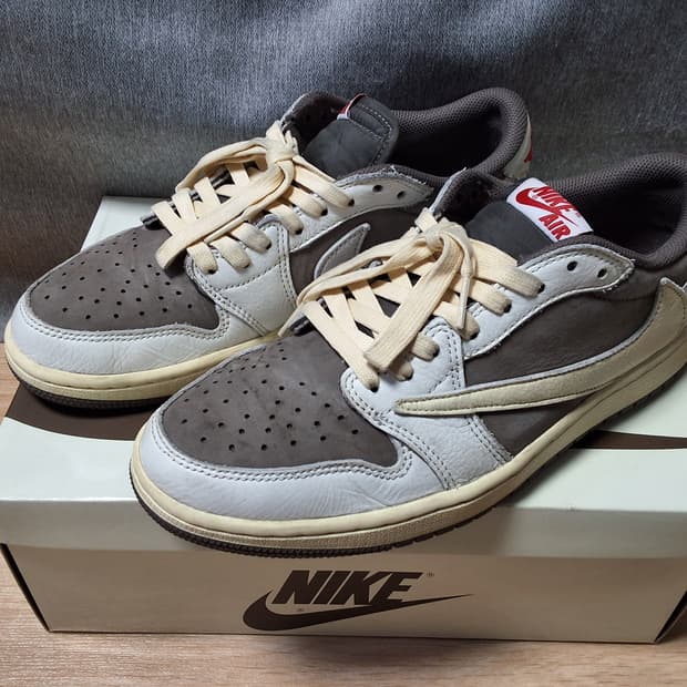 나이키 에어조던1 트래비스 스캇 리버스모카 265