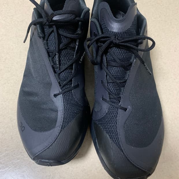 온러닝 x 포스트 아카이브 팩션 블랙