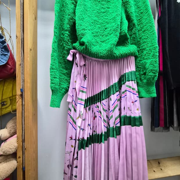 오브제 언발 플리츠스커트. 그린 홀가먼트 핸드메이드니트