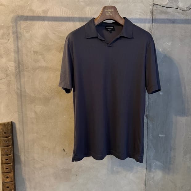 조르지오 아르마니 블랙라벨 오픈칼라넥 티셔츠 100