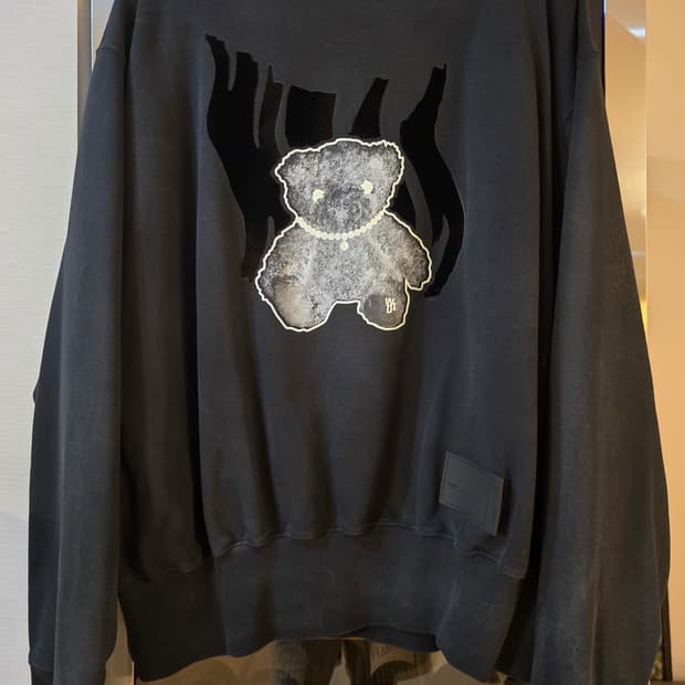 웰던 w11done 맨투맨 L사이즈입니다.