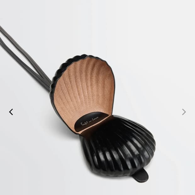 르메르 SHELL COIN PURSE 네크리스 판매합니다.